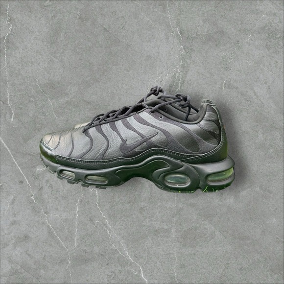 nike air max plus black dark grey